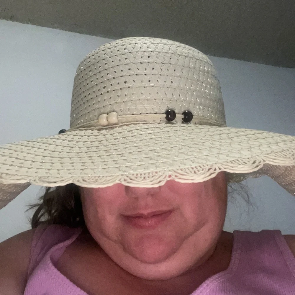 New cream sun scalloped cottage style beach hat
